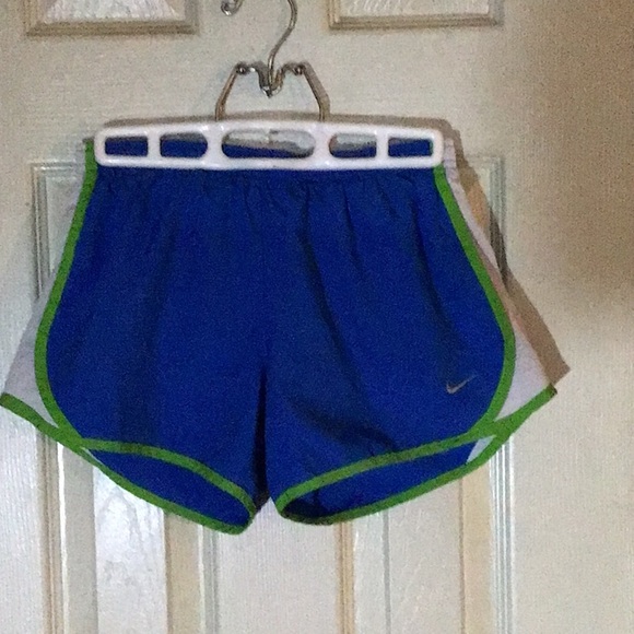 Youth Nike dri fit lined athletic shorts in great preowned condition. Size large - Picture 6 of 11